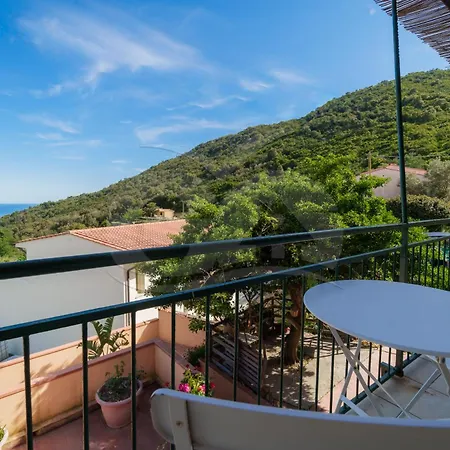 Sulla Valle Di Apartament